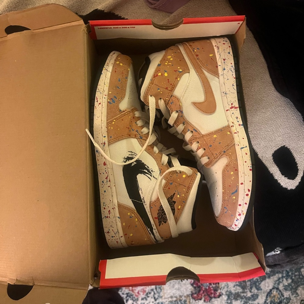 Jordan 1 MIDS